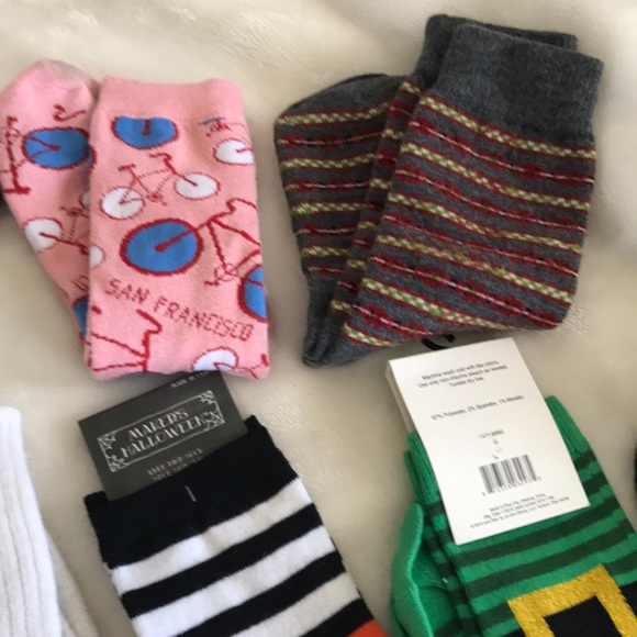 Bundle of Socks/women’s Belts - Picture 6 of 8